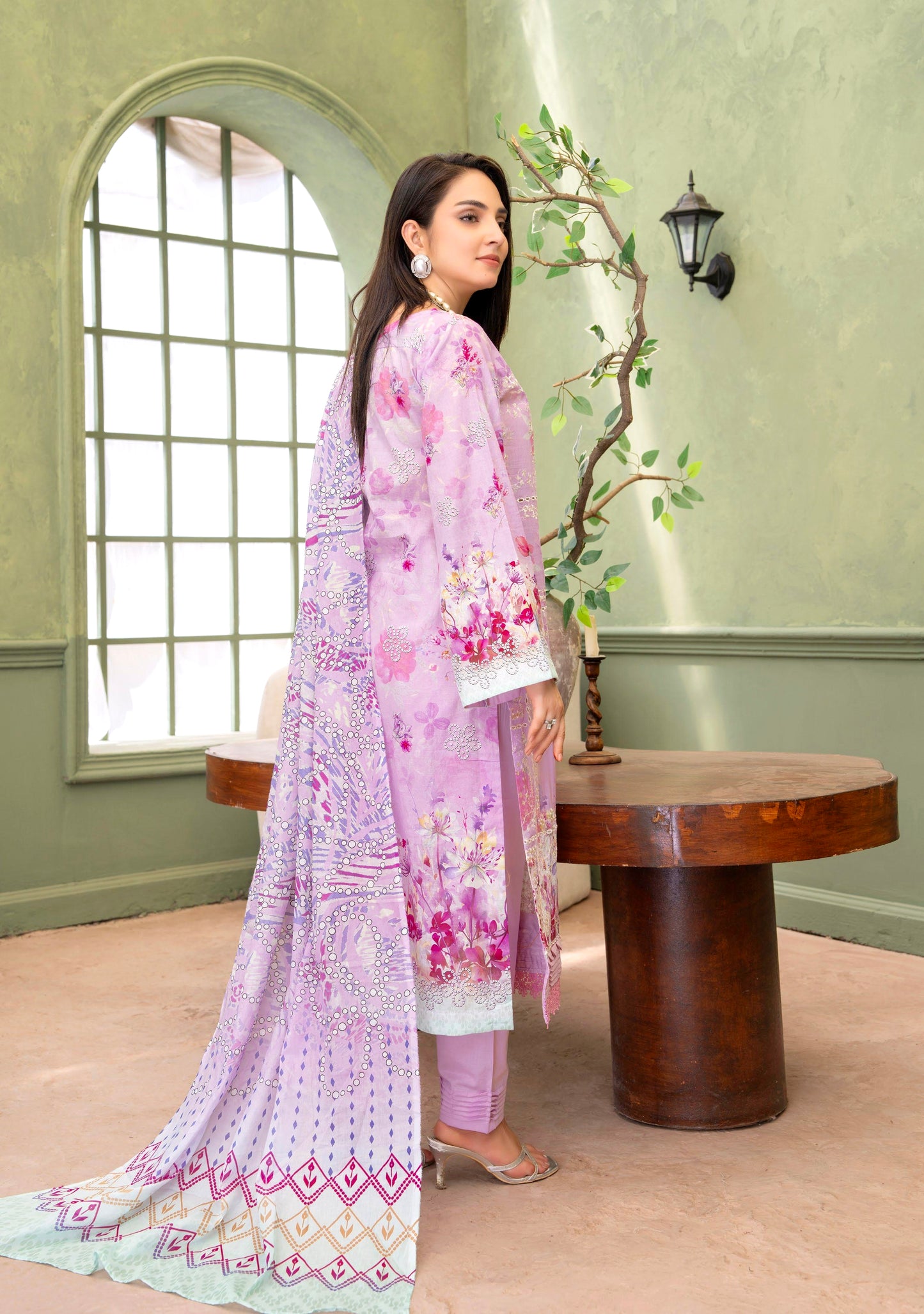 Lilac Noor Lawn Suit – 3 Piece Unstitched