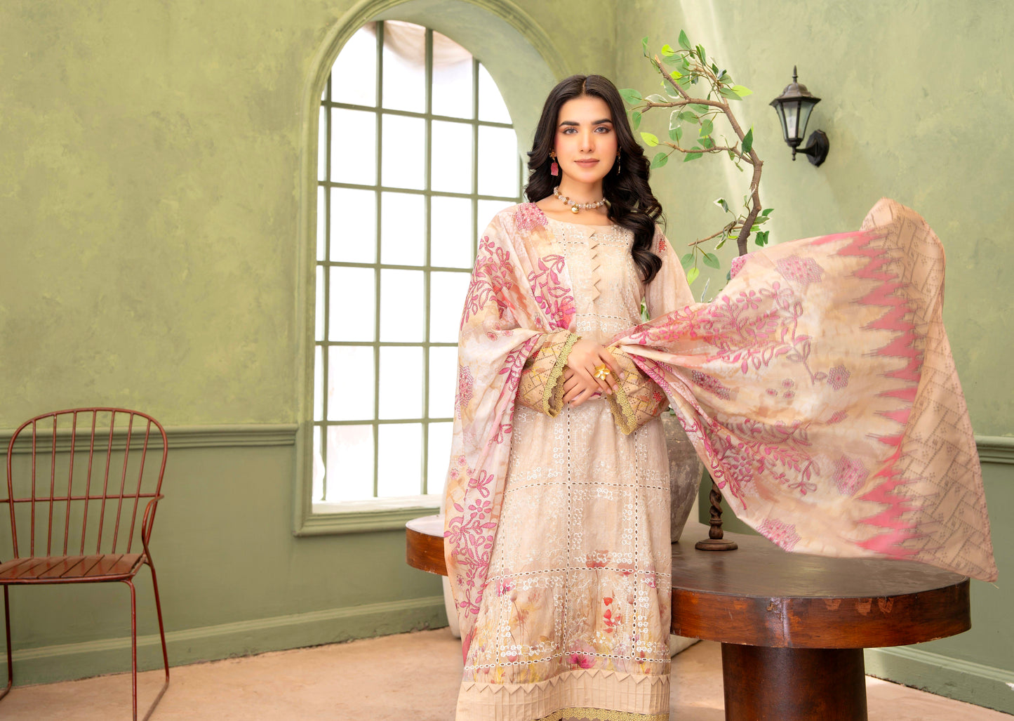 Ivory Elegance Lawn Suit – 3 Piece Unstitched