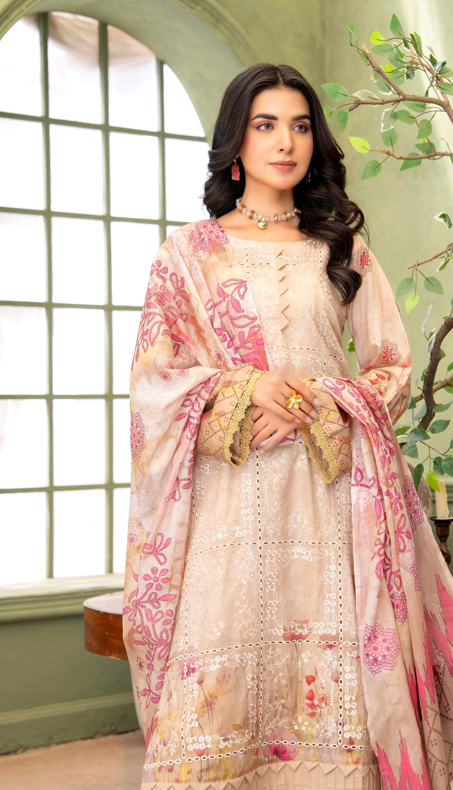 Ivory Elegance Lawn Suit – 3 Piece Unstitched